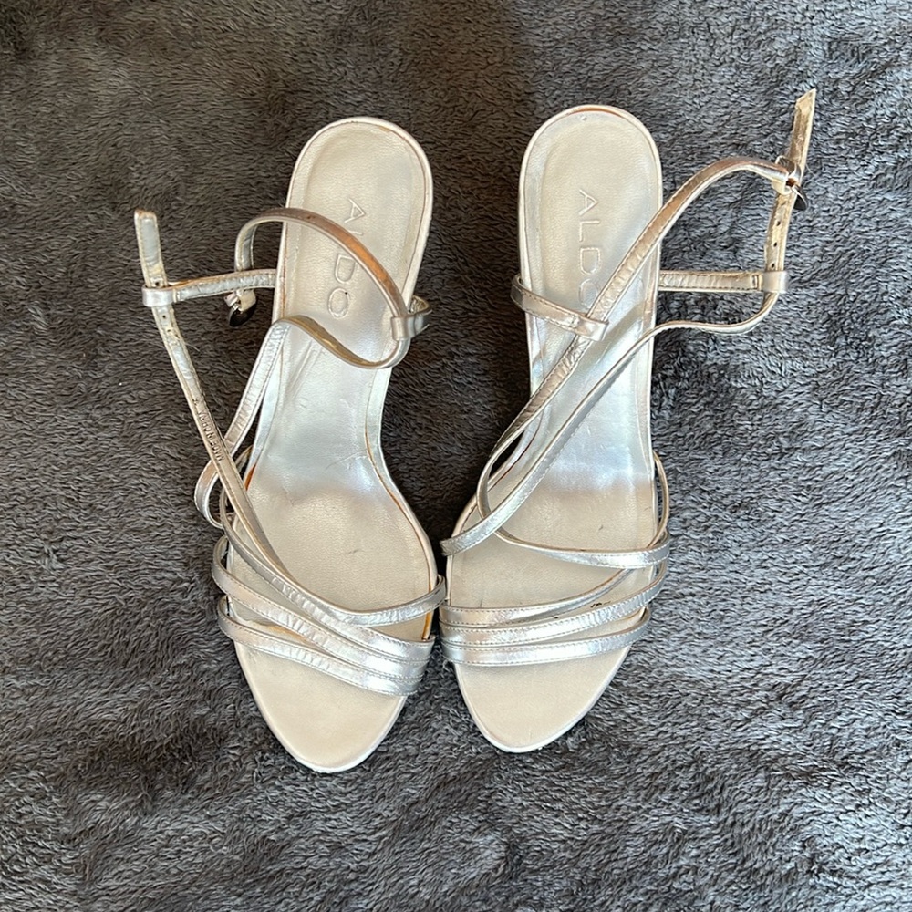 Size 6. Size 36. Aldo. Vintage. Silver heels.